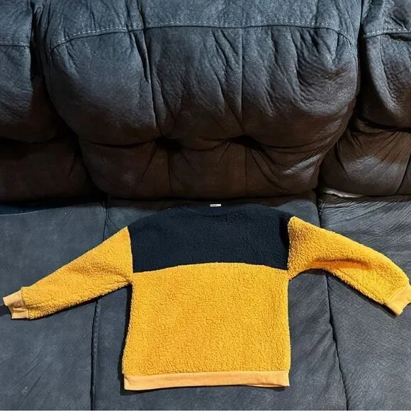 L.O.L. Surprise! Fuzzy Sweater girl medium size, LOL Pullover Knit, Long Sleeve - Picture 4 of 5